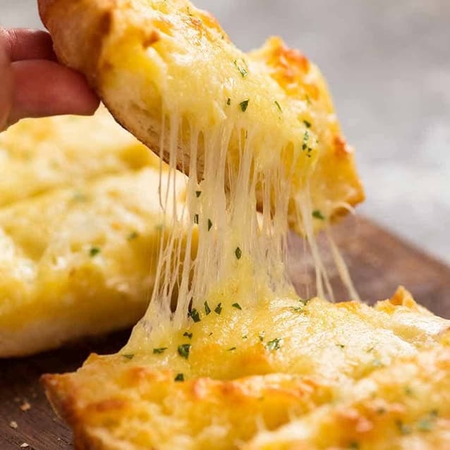 Cheesy Garlic Bread (2 halves)