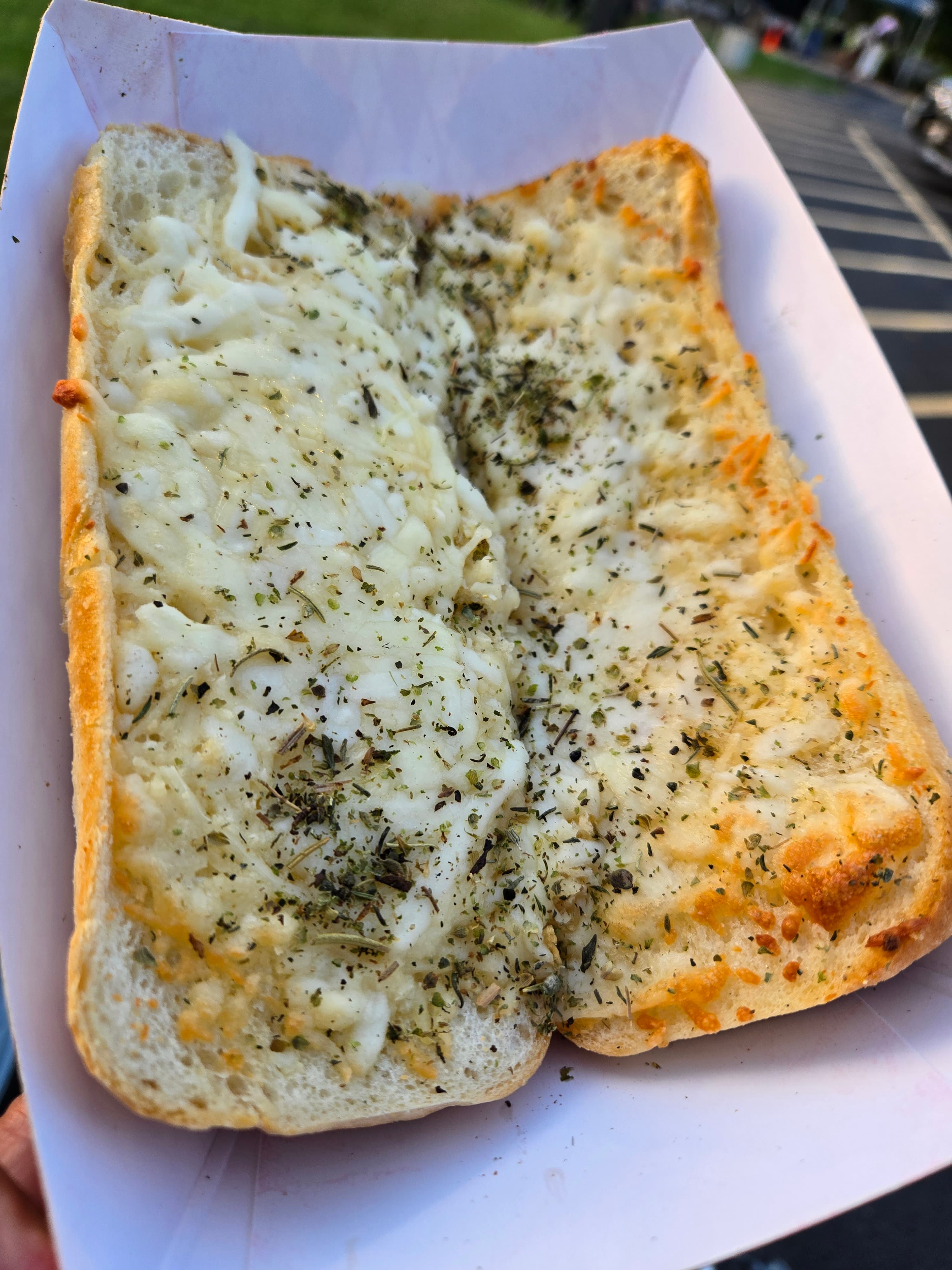 Cheesy Garlic Bread (2 halves)